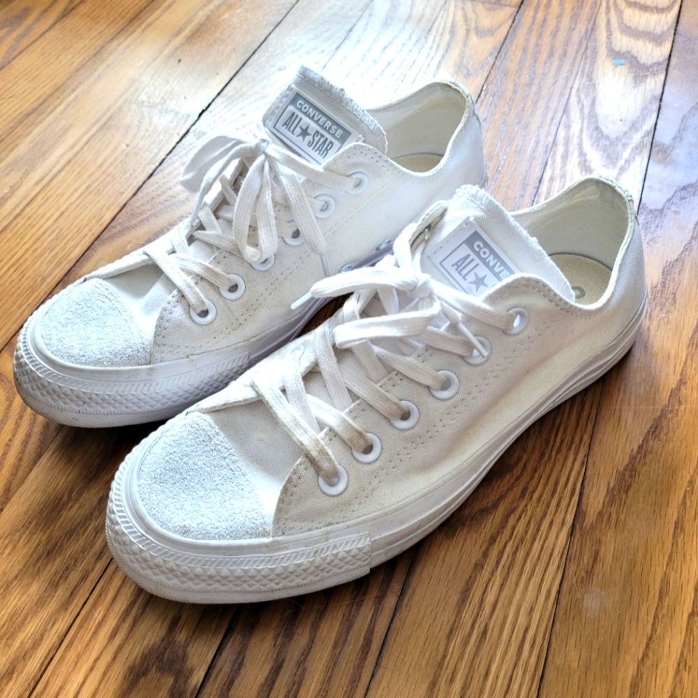 Converse All-Star Women's Chuck Taylor Lo Glitter Toe Sneakers (7.5) (White)